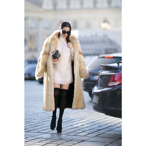 Rare Saga Fox White Fur Coat | Arctic Glamour, Spiral Sleeves, Bridal or Archive - Picture 8 of 16